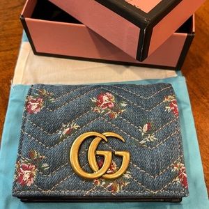 PLEASE help me find this beautiful Gucci card wallet.